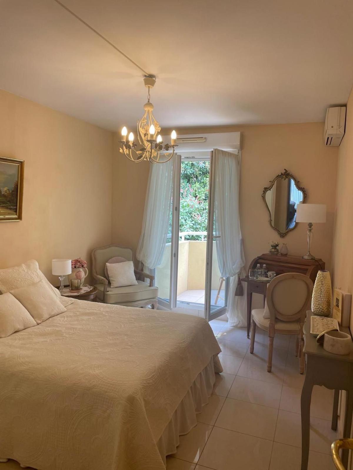 Grace & Breakfast Bed and Breakfast Beausoleil Exteriör bild
