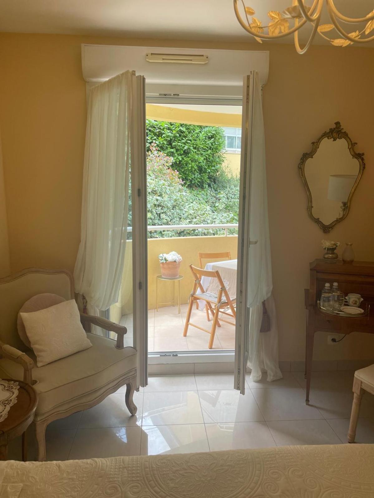 Grace & Breakfast Bed and Breakfast Beausoleil Exteriör bild